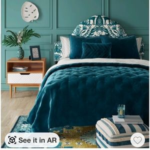 Opalhouse Velvet tufted stitch quilt